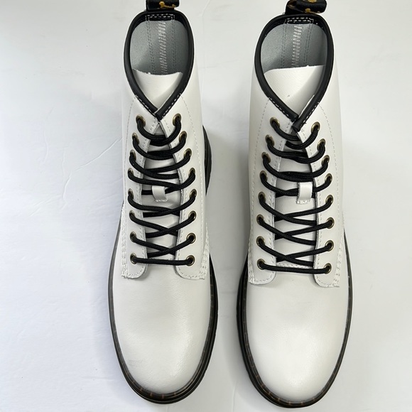 Dr Martens 1460 PATENT LEATHER LACE UP air walk BOOTS size 11 New! - Picture 2 of 6